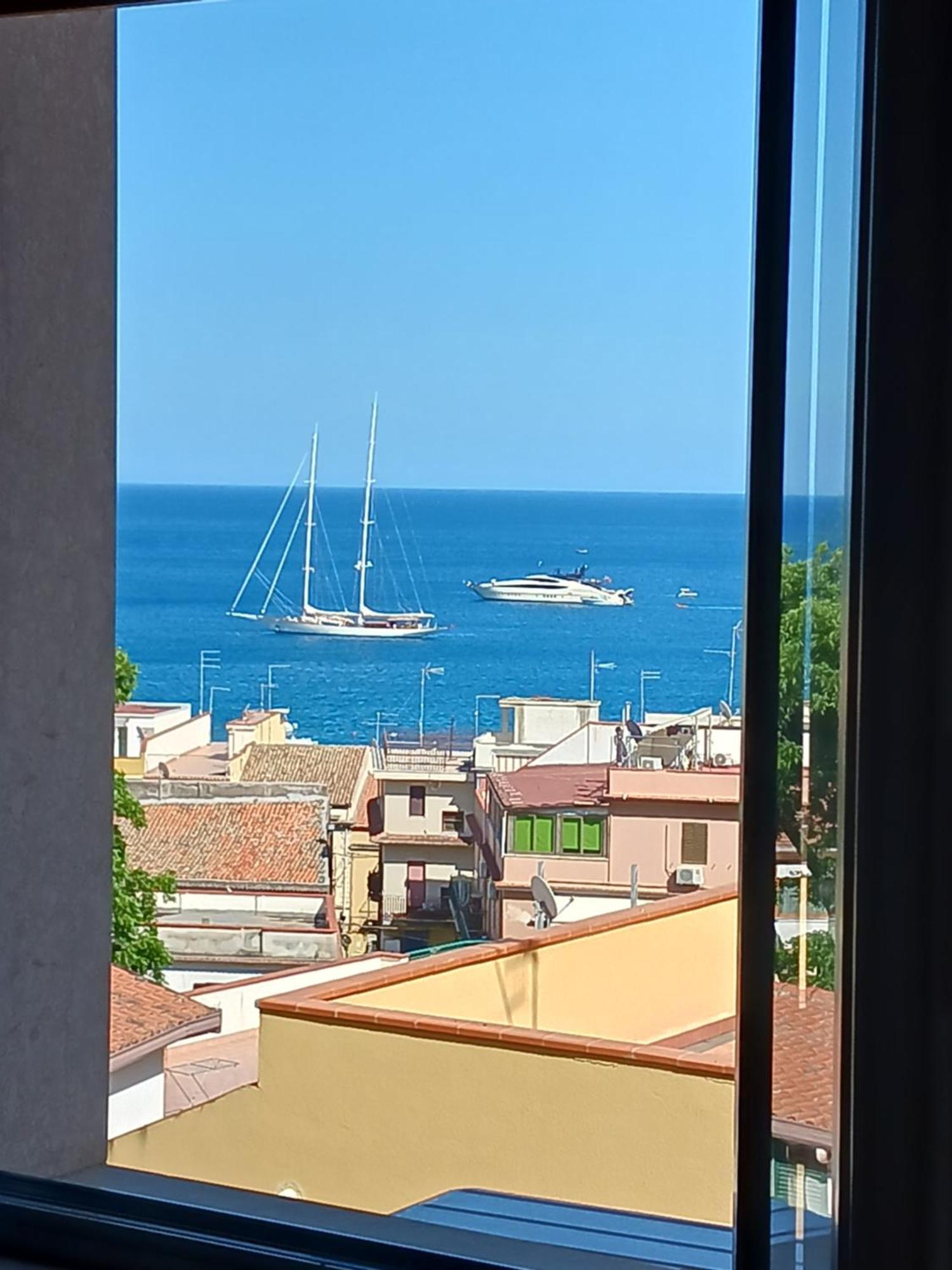 Mungi Bay, Flat With Sea View Roof Top Terrace Джардини-Наксос Экстерьер фото