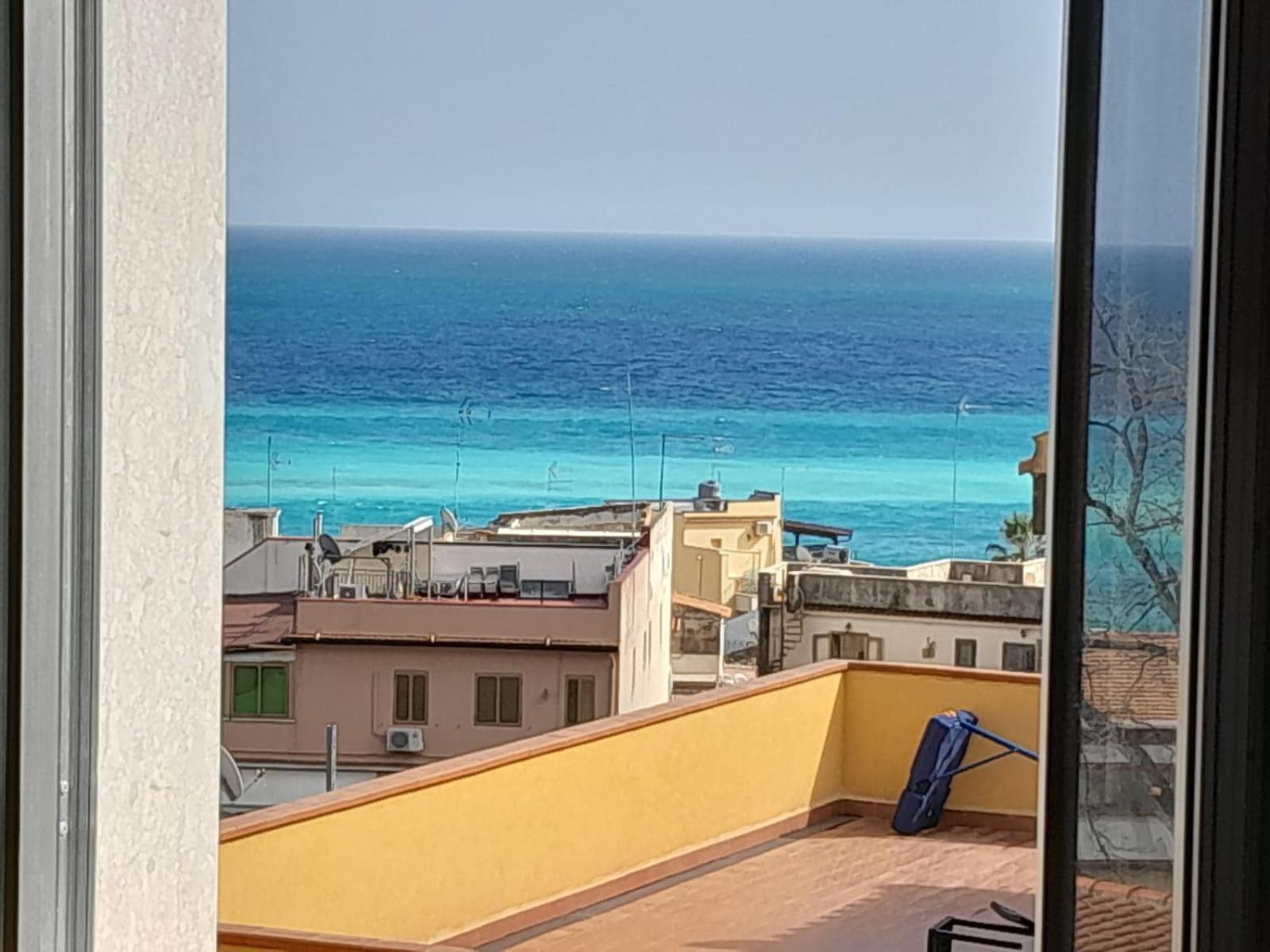 Mungi Bay, Flat With Sea View Roof Top Terrace Джардини-Наксос Номер фото